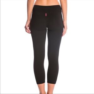 2 pairs Hard Tail Capri leggings